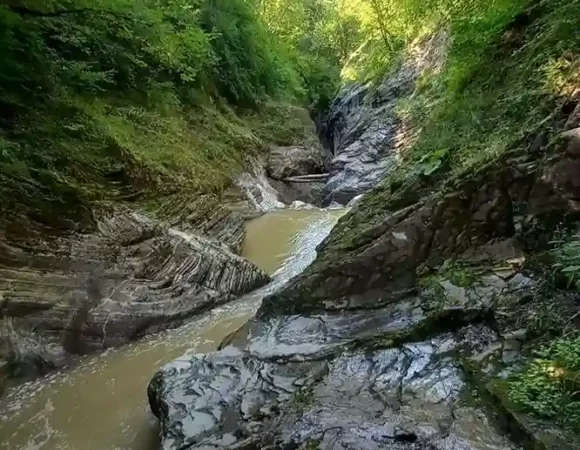 Сахрайские водопады